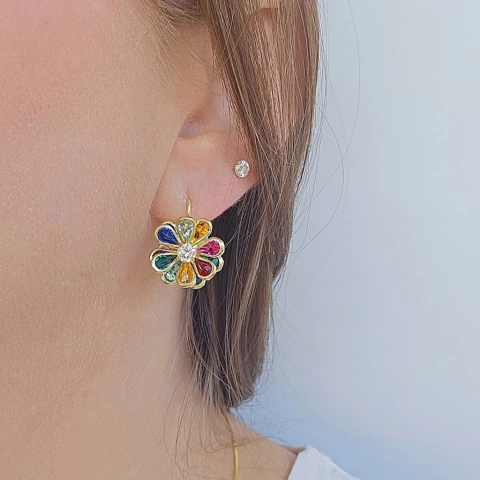 Brinco Argola Flor com Pétalas de Zircônias Coloridas Tons Vibrantes Banho Ouro 18K