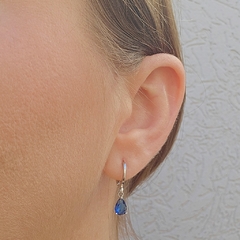 Brinco Argolinha Espelhada e Gota Cristal Azul Marinho Banho Ródio Branco - Semijoias em Brincos, Colares, Anéis e Pulseiras | Lua Mia Semijoias