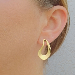 Brinco Espelhado Designer Oval Torcido Banho Ouro 18k na internet