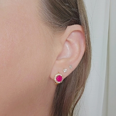 Brinco Argolinha Pedra Fusion Pink Cravejada Zircônias Brancas Banho Ouro 18K - comprar online