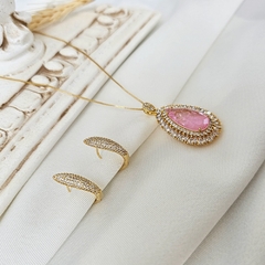 Colar Gota Fusion Rosa Cravejada de Zircônias Brancas Banho Ouro 18K - Semijoias em Brincos, Colares, Anéis e Pulseiras | Lua Mia Semijoias