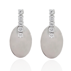 Brinco Oval Espelhado Com Zircônias Brancas Banho Ródio Branco