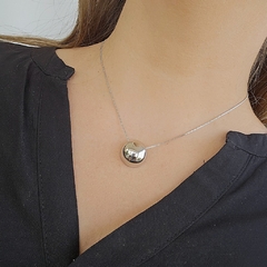 Colar Pingente Meia Esfera Espelhada Banho Ródio Branco - comprar online