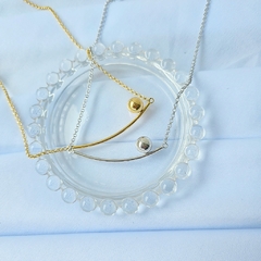 Imagem do Colar Arco com Esfera Espelhada Banho Ouro 18K