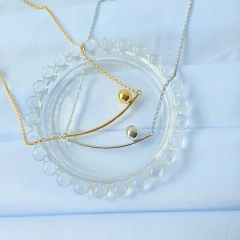 Imagem do Colar Arco com Esfera Espelhada Banho Ródio Branco