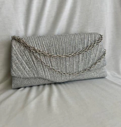 Cartera BRILLO PLISADA en internet