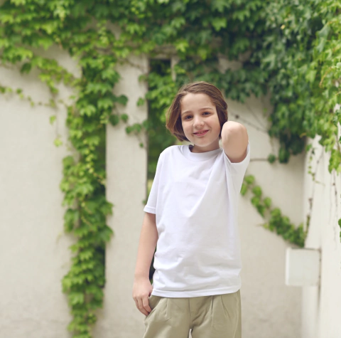 Remera algodón blanca. Cuello redondo de Rib. Manga corta