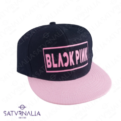 Gorra plana negra Blackpink