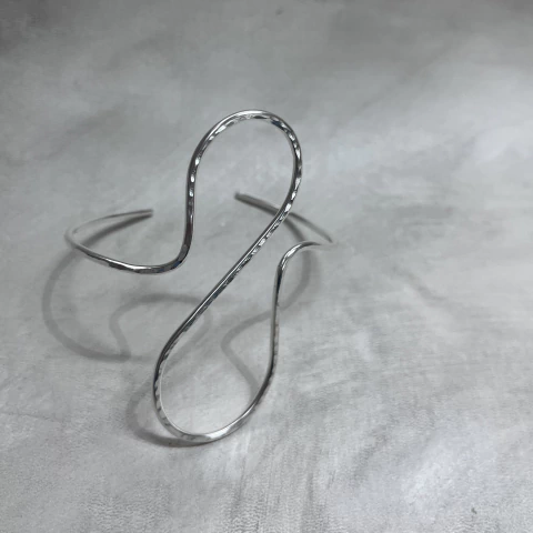 Pulsera Etérea Sinuosa - comprar online