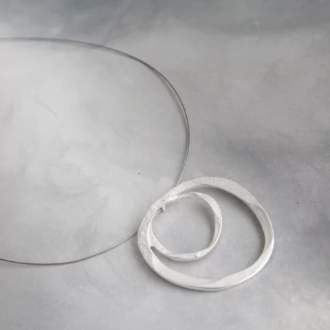 Collar Argolla doble Moebius