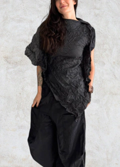Blusa Arrugada - Negra en internet