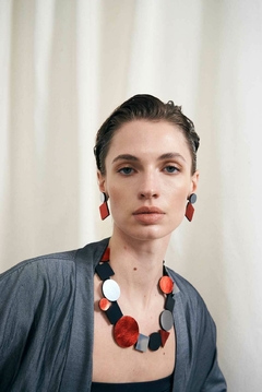 Collar Bauhaus Geo - Plata/Negro/Rojo - Iskin Sisters
