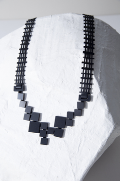 Collar Bauhaus Squares Round - Negro en internet