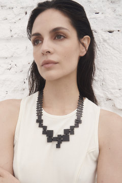 Collar Bauhaus Squares Round - Negro - comprar online