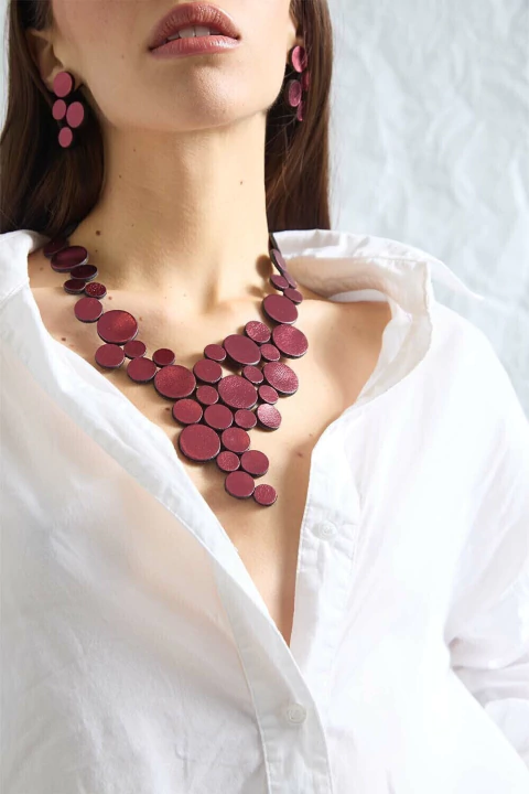 Collar Abstraction V Cuero - Burgundy - comprar online