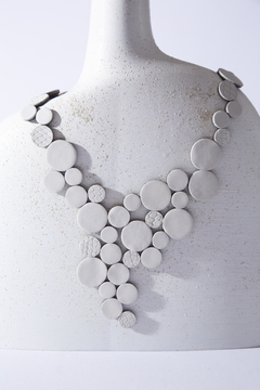 Collar Abstraction V Cuero - Blanco - comprar online