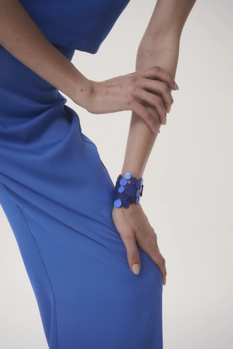 Brazalete Abstraction Asymmetric Cuero - Azul - comprar online