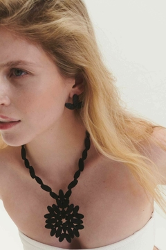 Collar Emma Medallion - Negro - Iskin Sisters