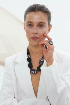 Collar Frame Sketch Long - tienda online
