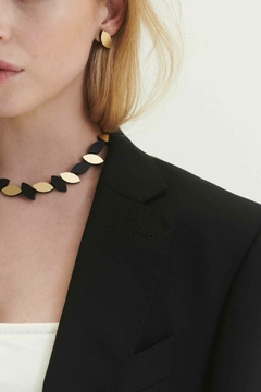 Collar Kate Leaves Round - Oro & Negro