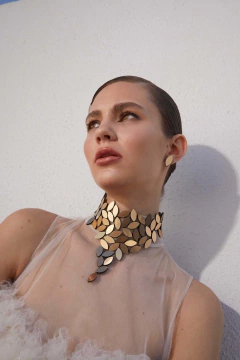 Choker Kate Leaves en V Small - Oro