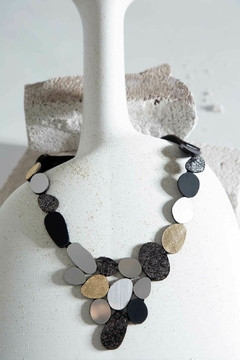 Imagen de Collar Organic Reflections V - Plata/Negro/Oro/Peltre