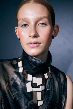 Collar Piet en V - Oro & Blanco - tienda online