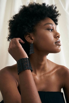 Aros Scarlett - Total Black en internet