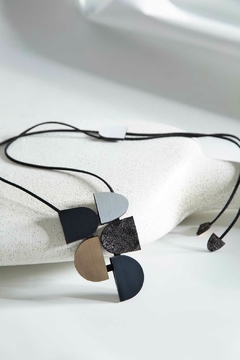 Collar Colgante Sophie's Vision Vertical - Plata/Negro/Oro/Peltre - comprar online