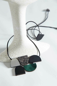 Collar Colgante Sophie's Vision Horizontal - Plata/Negro/Peltre/Verde en internet