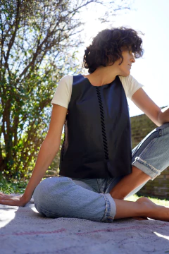 TOP CUERO TELMA NEGRO en internet