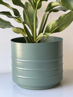 MACETA SATURNO ALUMINIO 26CM + PLATO en internet