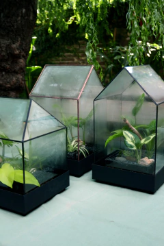 CASA INVERNADERO CON BASE DE METAL - tienda online