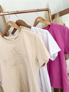 Remera California Bordada - Ambar Peulot