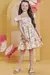 Vestido em Tecido Texturizado Bege Infanti estampa folhagens e flores

