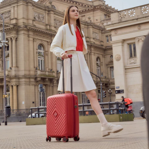 Valija Crossover Rigida Isabel Cabina 20" Polipropileno Rojo