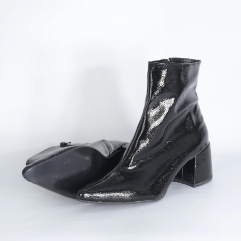 Bota Gorgona Charol Negro - comprar online