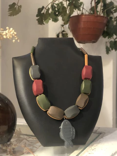 COLLAR FISH RESINA- gris - comprar online