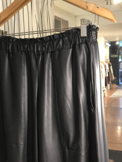 Imagen de PANTALÓN MAUI CUERINA NEGRA