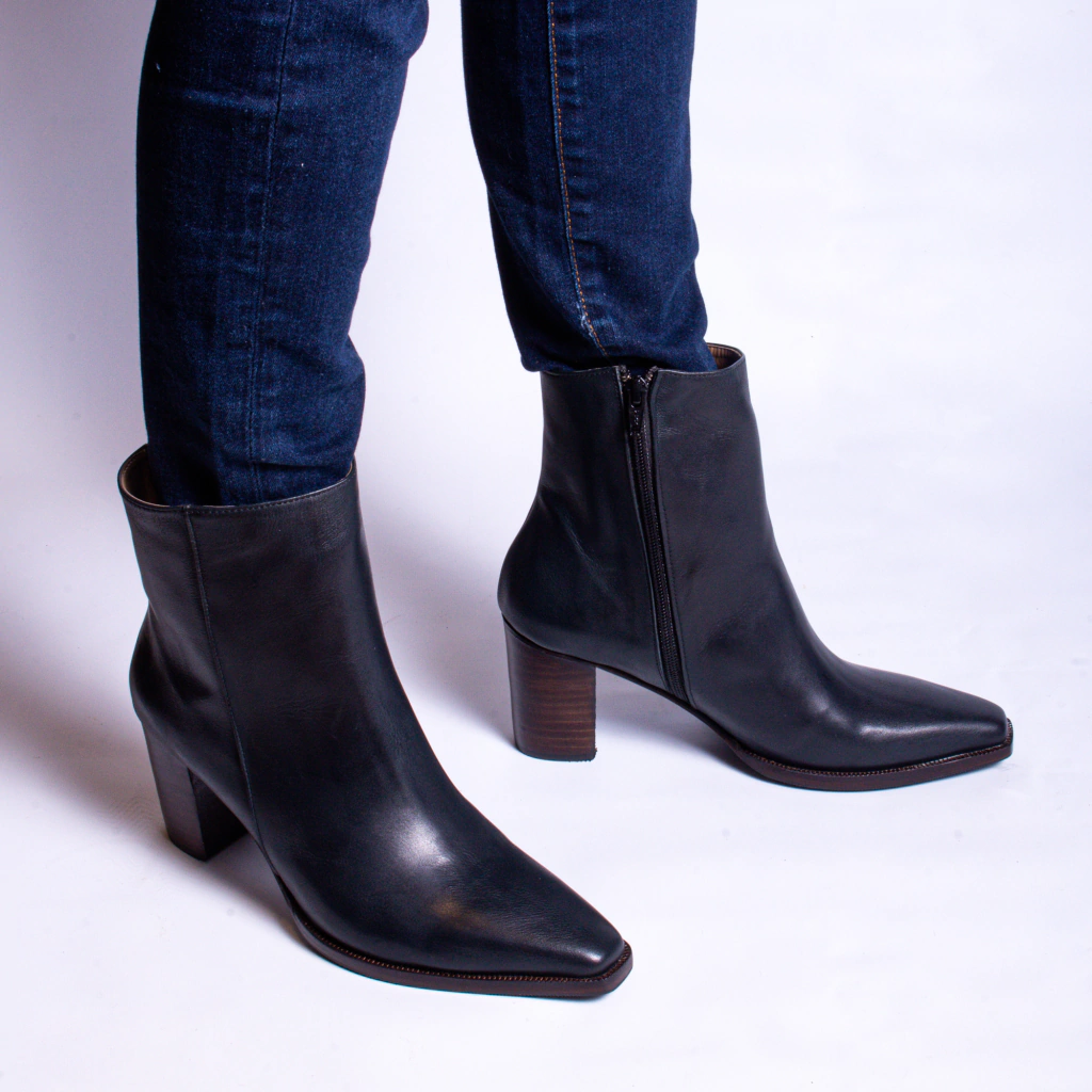 Bota Basel Negra