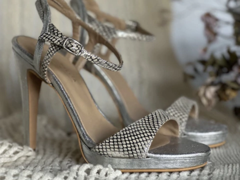 Sandalia Maggie Plata