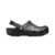Zapatos Crocs Classic Clog en color negro, con diseño ligero y orificios de ventilación.