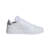 Zapatillas Adidas Advantage Base 2.0 en color blanco y gris, vista lateral.