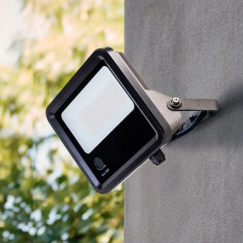 KUTZ :: REFLECTOR :: EXTERIOR