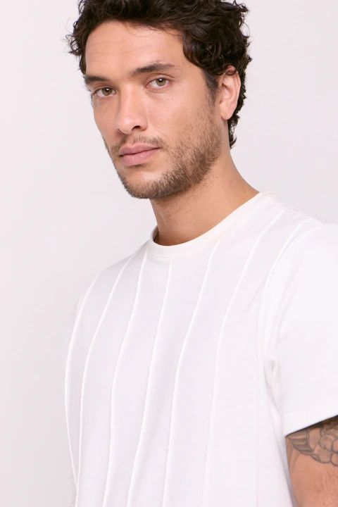 Remera Con Alforzas Iron Crudo