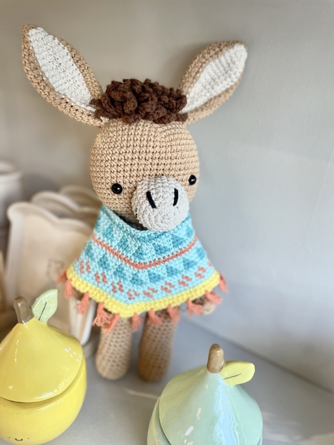 AMIGURUMI BURRITO CON PONCHO - comprar online