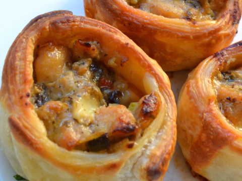 Canastita de pollo, bechamel y puerro. x 6 unidades