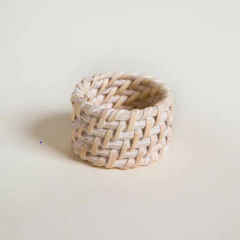 Servilleteros Blancos de Bamboo y Rattan x 6 - Trendy Corner