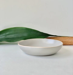 Plato Hondo gris NEO con borde natural