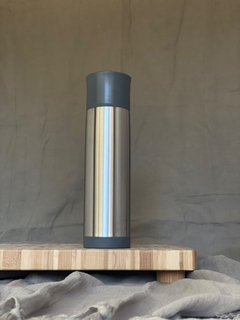 Termo de Acero Inoxidable Tapa Gris Topo 750 ml - Trendy Corner